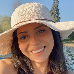 Meet your Posher, Dina